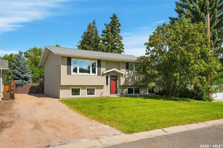 Property Photo:  116 Canora Street W  SK S0K 4S0 