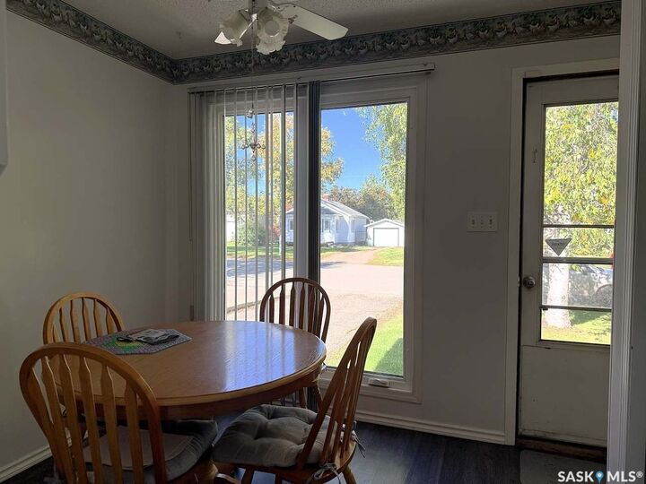 Property Photo:  433-435 25th Street E  SK S6V 1T3 