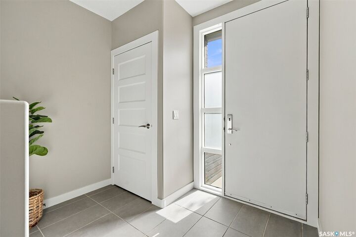 Property Photo:  103 Willis Crescent 24  SK S7T 0X9 