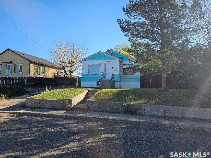 Property Photo:  572 103rd Street  SK S9A 1J7 