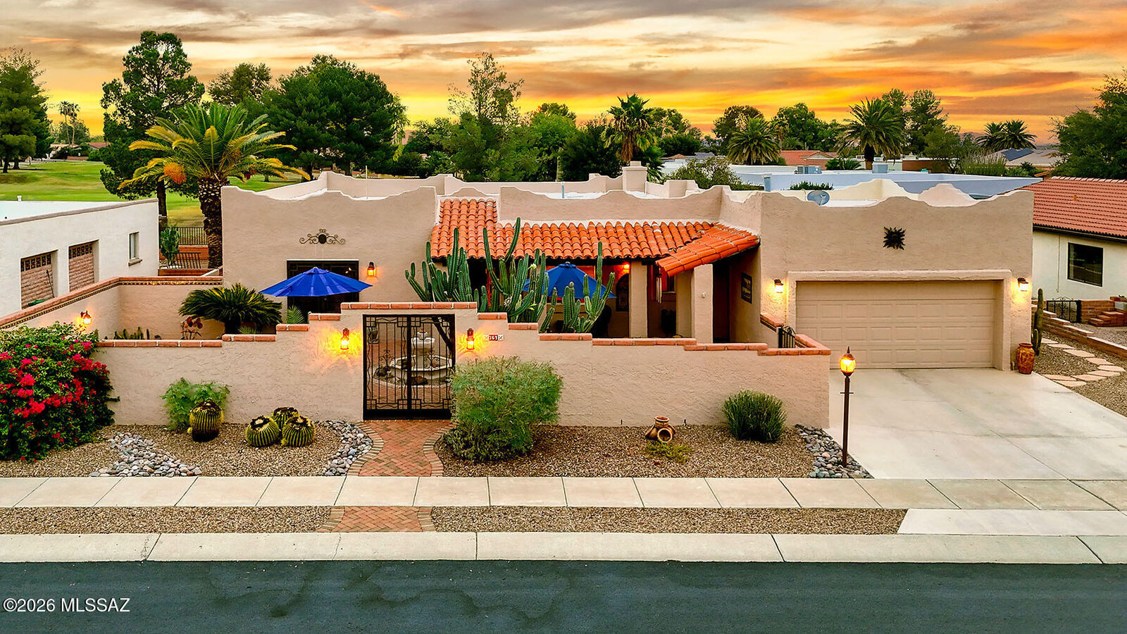 Property Photo:  361 E Placita Idilio  AZ 85614 