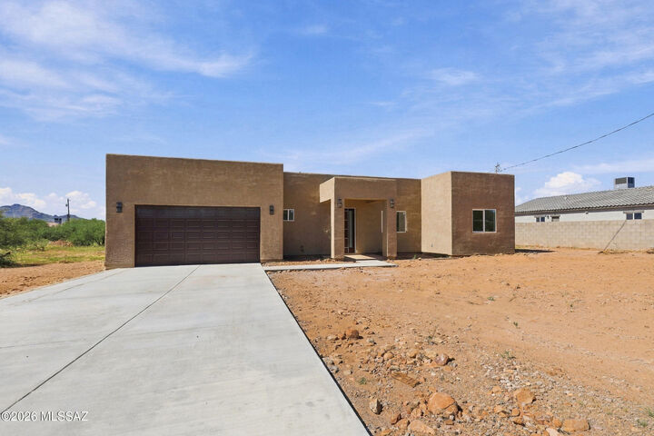 Property Photo: 44 Calle Etopia AZ 85648