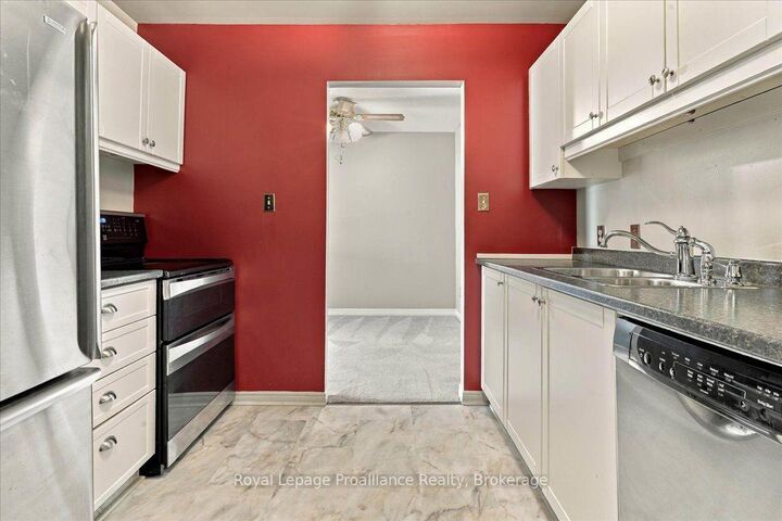 Property Photo: 221 North Park Street 307B ON K8P 5A6