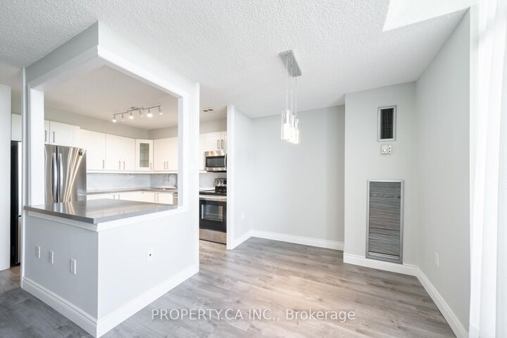 Property Photo:  355 Rathburn Road E 1204  ON L4Z 1H4 