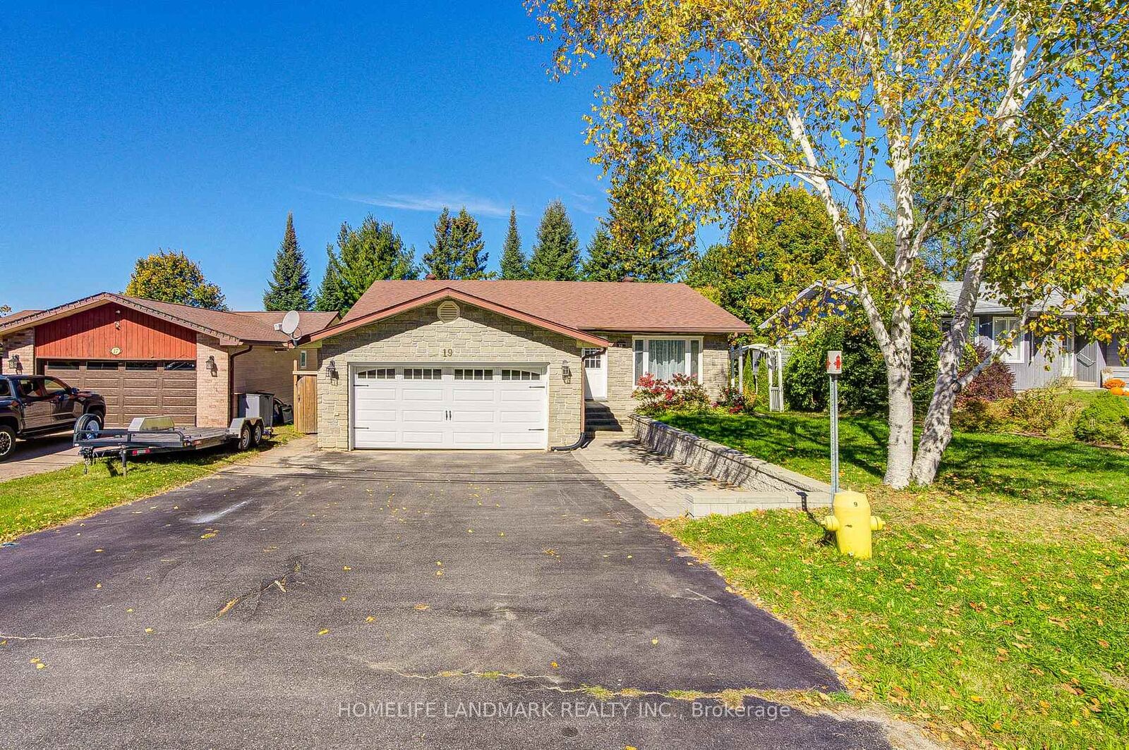 Property Photo:  19 Southdale Drive  ON P1H 1T6 
