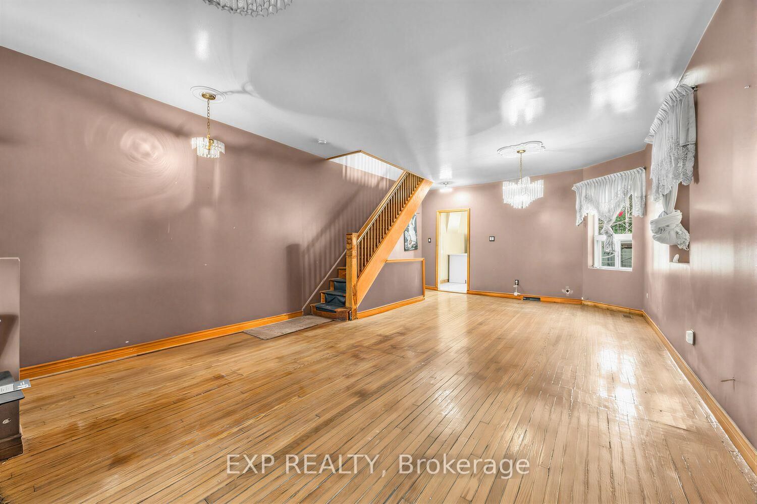 Property Photo:  511 Carlaw Avenue  ON M4K 3J3 