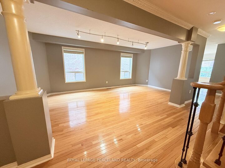 Property Photo:  8 Maffey Crescent  ON L4S 0A8 