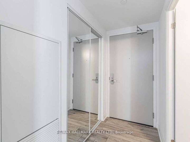 Property Photo:  30 Gibbs Road 1809  ON M9B 0E4 