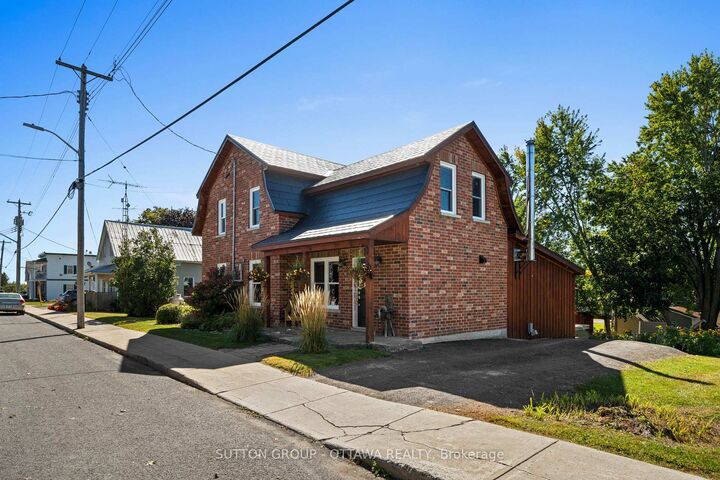 Property Photo:  40 Sabourin Street  ON K0C 1W0 