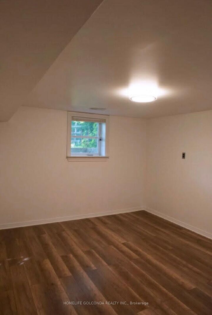 Property Photo:  8 Hazelglen Avenue  ON M2R 1R7 
