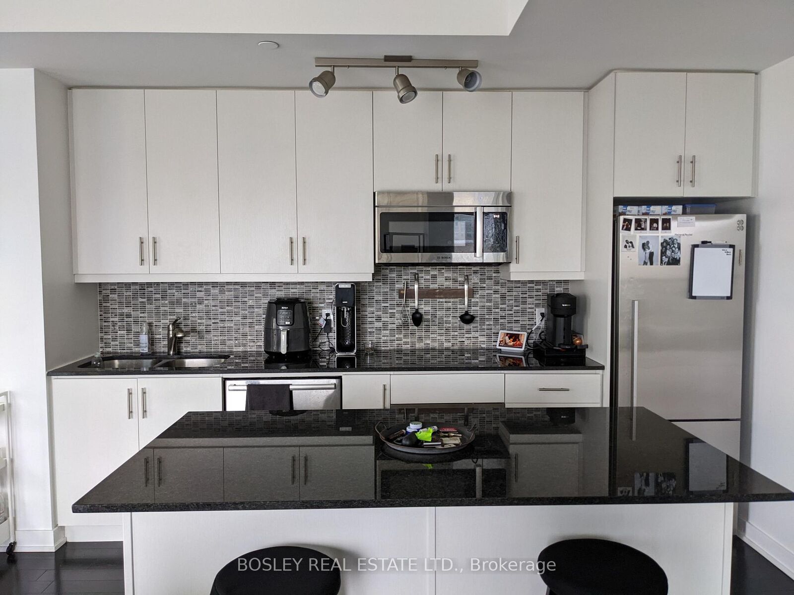 Property Photo:  1 The Esplanade Avenue 1806  ON M5E 0A8 