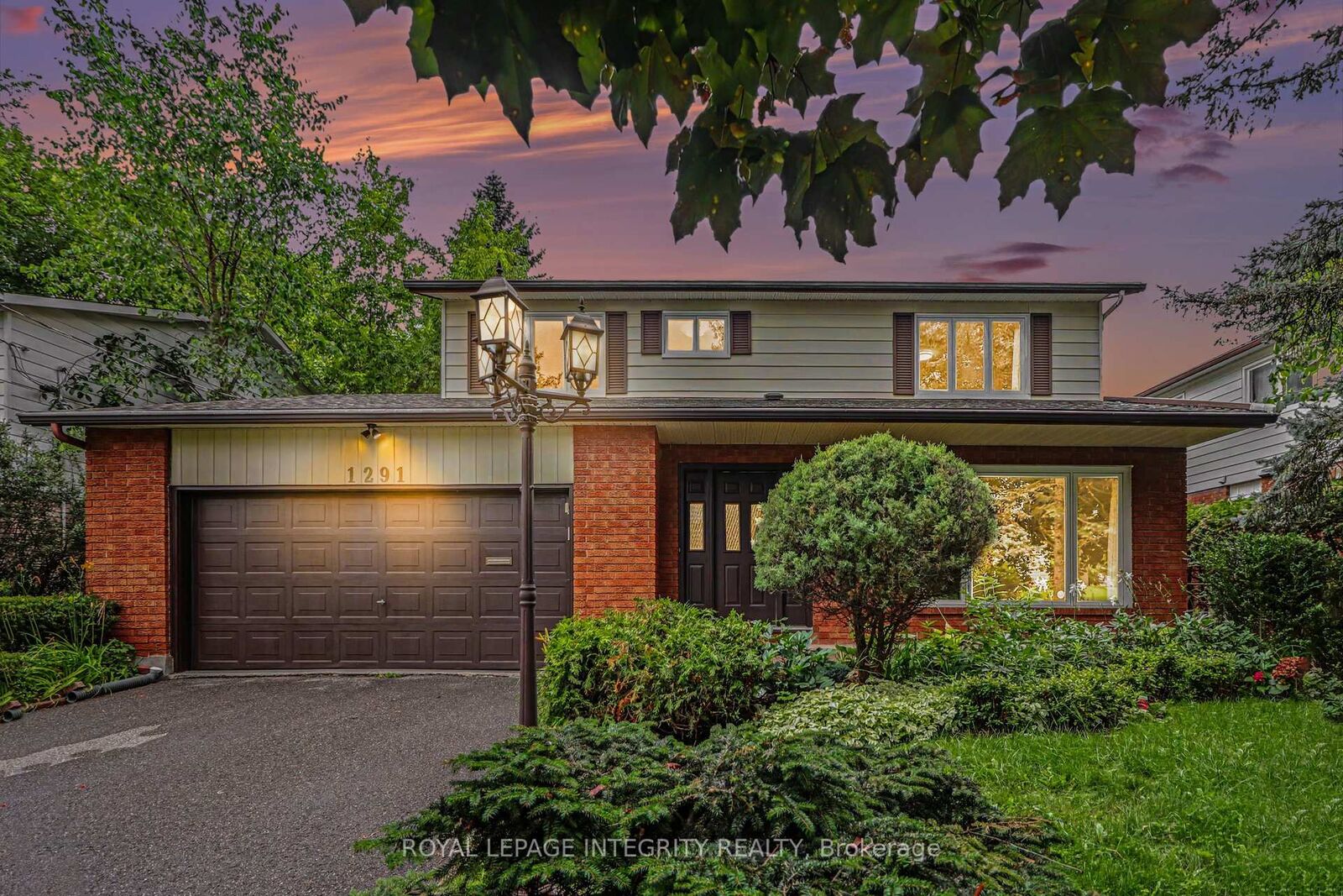 Property Photo:  1291 Lampman Crescent  ON K2C 1P9 