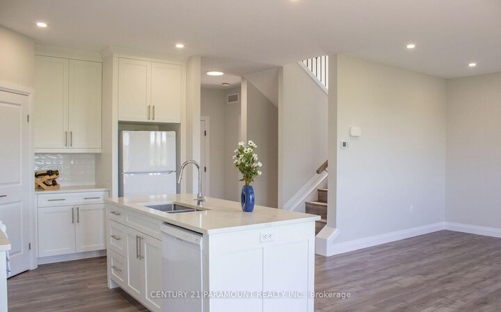 Property Photo:  103 Eagle Street On  ON N8H 0G5 