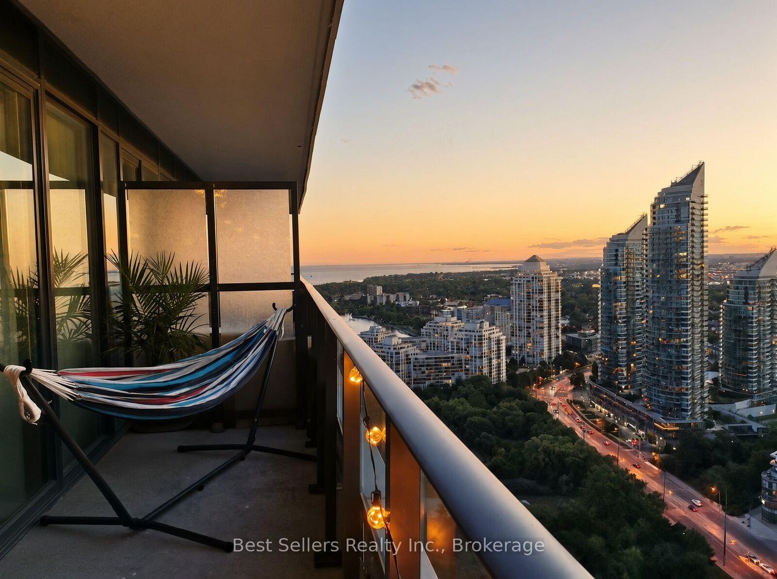 Property Photo:  20 Shore Breeze Drive 3103  ON M8V 0C7 