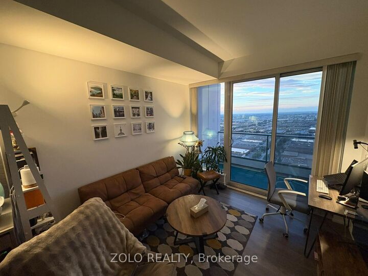 Property Photo:  898 Portage Parkway 3011  ON L4K 0J6 