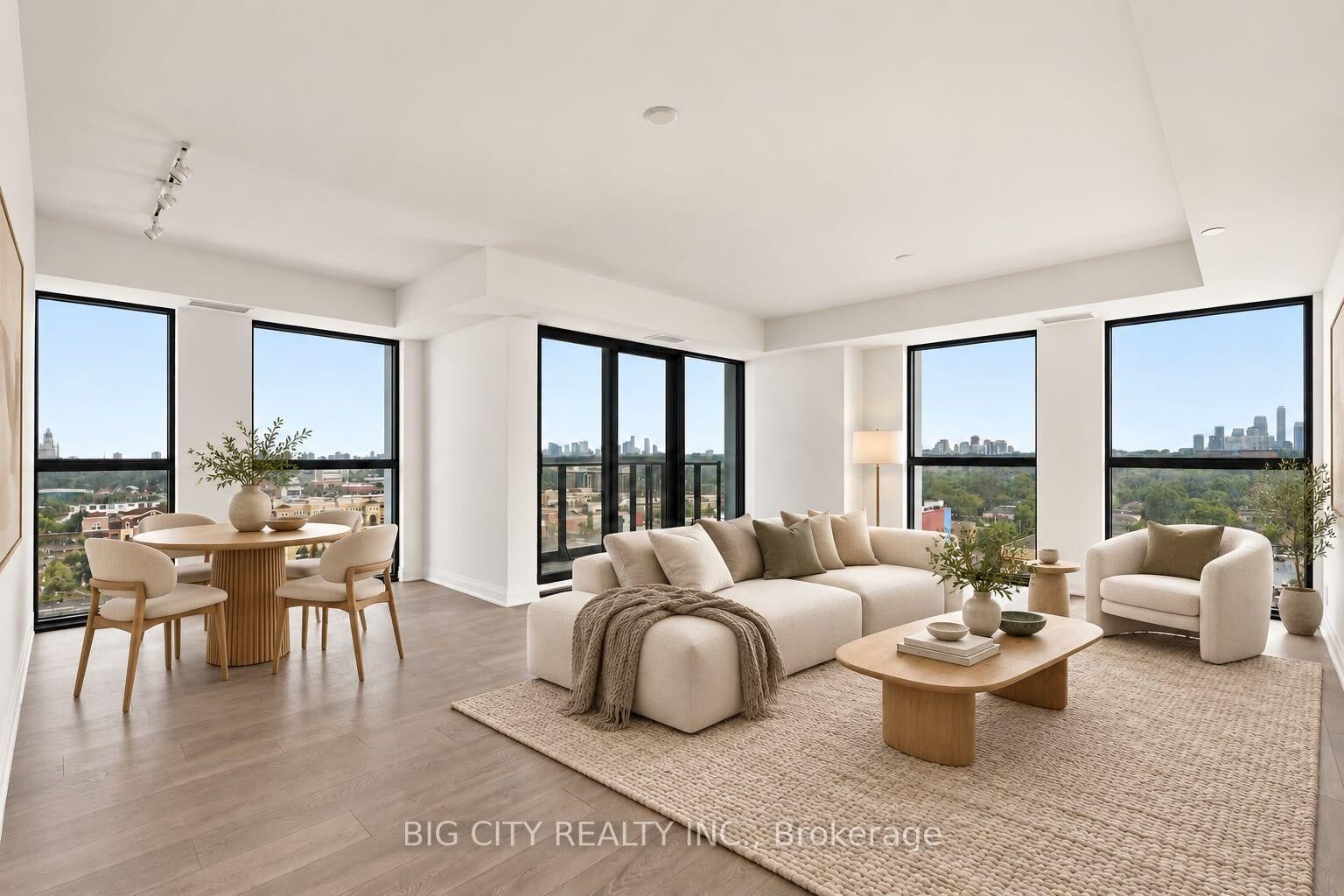 Property Photo:  25 Frederick Todd Way 1602  ON M4G 0C9 