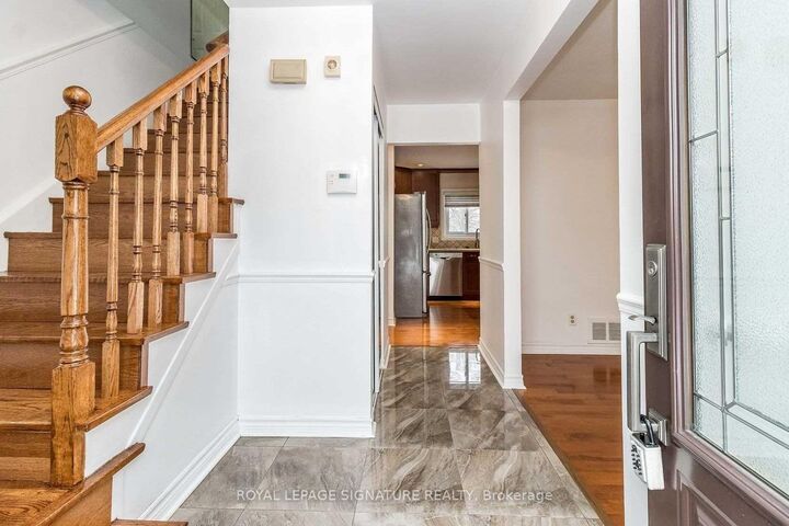 Property Photo:  19 Starlake Drive Upper  ON M1G 3C3 