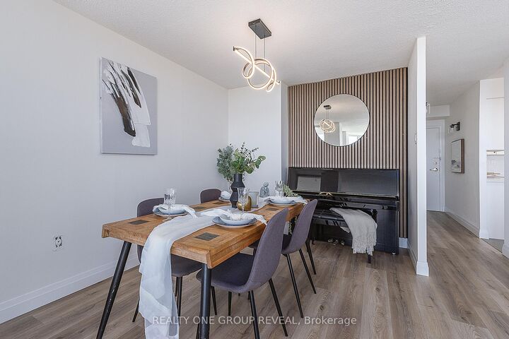 Property Photo:  121 Ling Road 1509  ON M1E 4Y2 