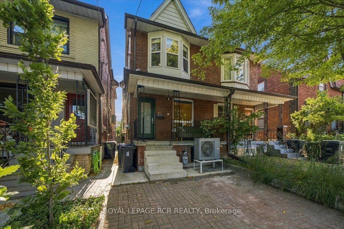 Property Photo:  964 Shaw Street  ON M6G 3M7 