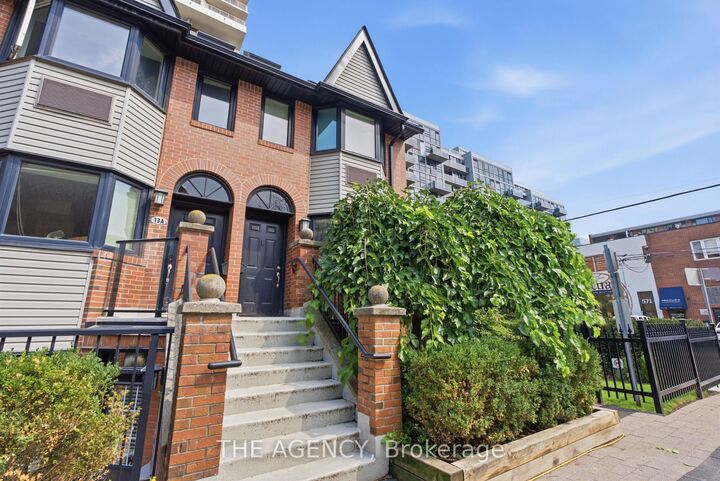 Property Photo:  570 Wellington Street 14A  ON M5V 2X5 