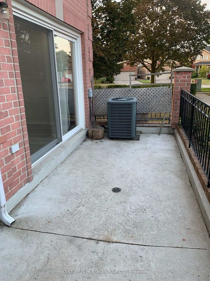 Property Photo: 75 Weldrick Road E 419 ON L4C 0H9