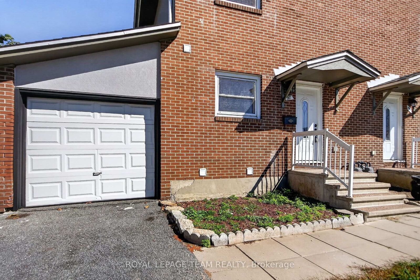 Property Photo:  97 Doane Street  ON K2B 6G7 