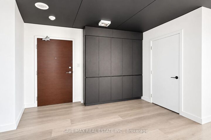 Property Photo:  15 Iceboat Terrace 1033  ON M5V 4A5 