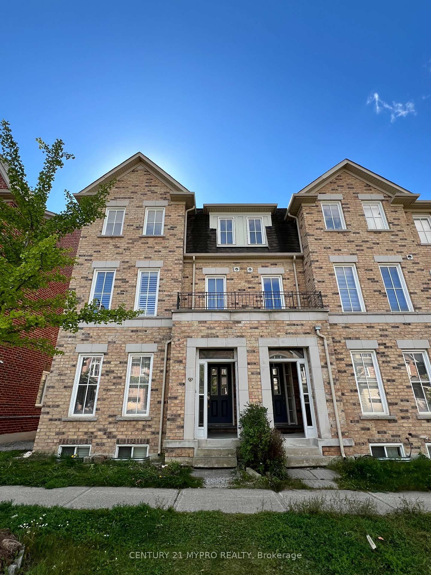 Property Photo:  13 Walter Scott Crescent  ON L6C 0E6 