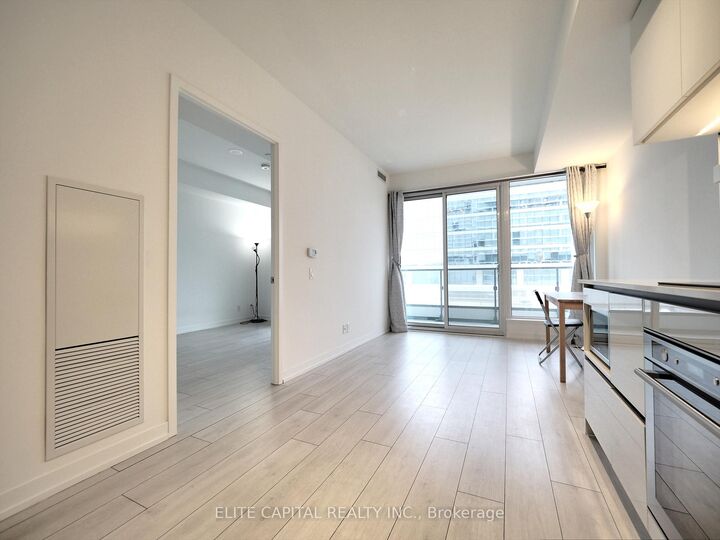 Property Photo:  5 Buttermill Avenue 702  ON L4K 0J5 