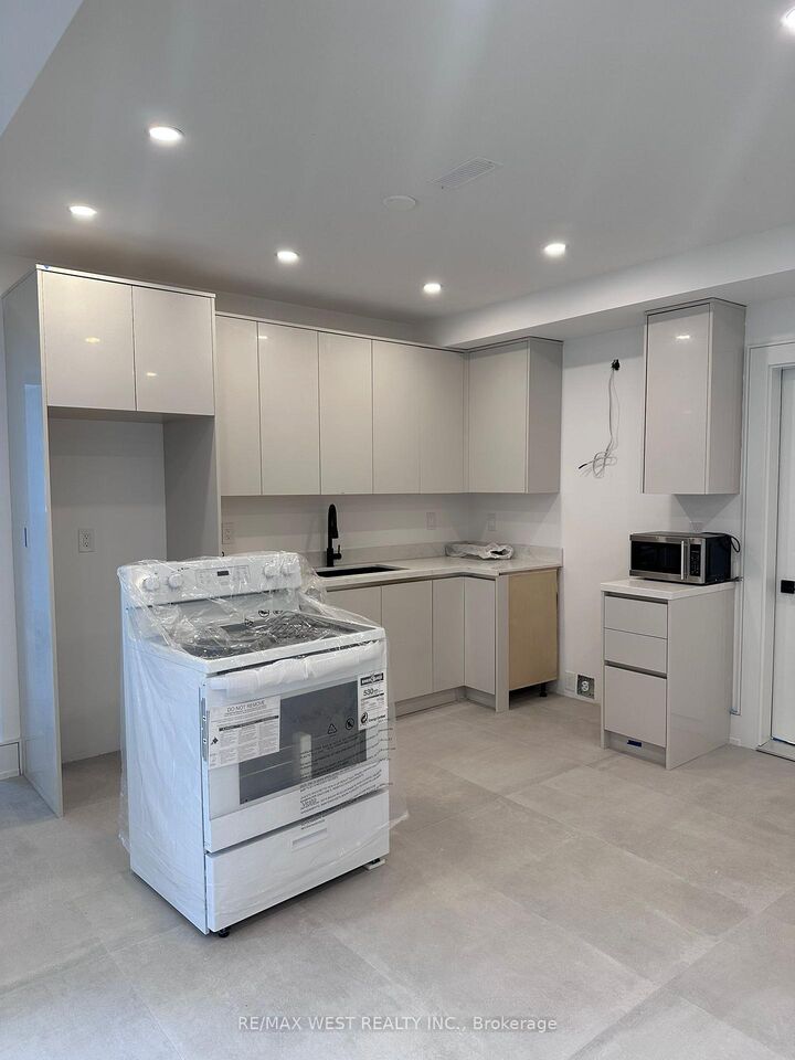 Property Photo:  506 Wellington Crescent Basement  ON L6L 4X5 