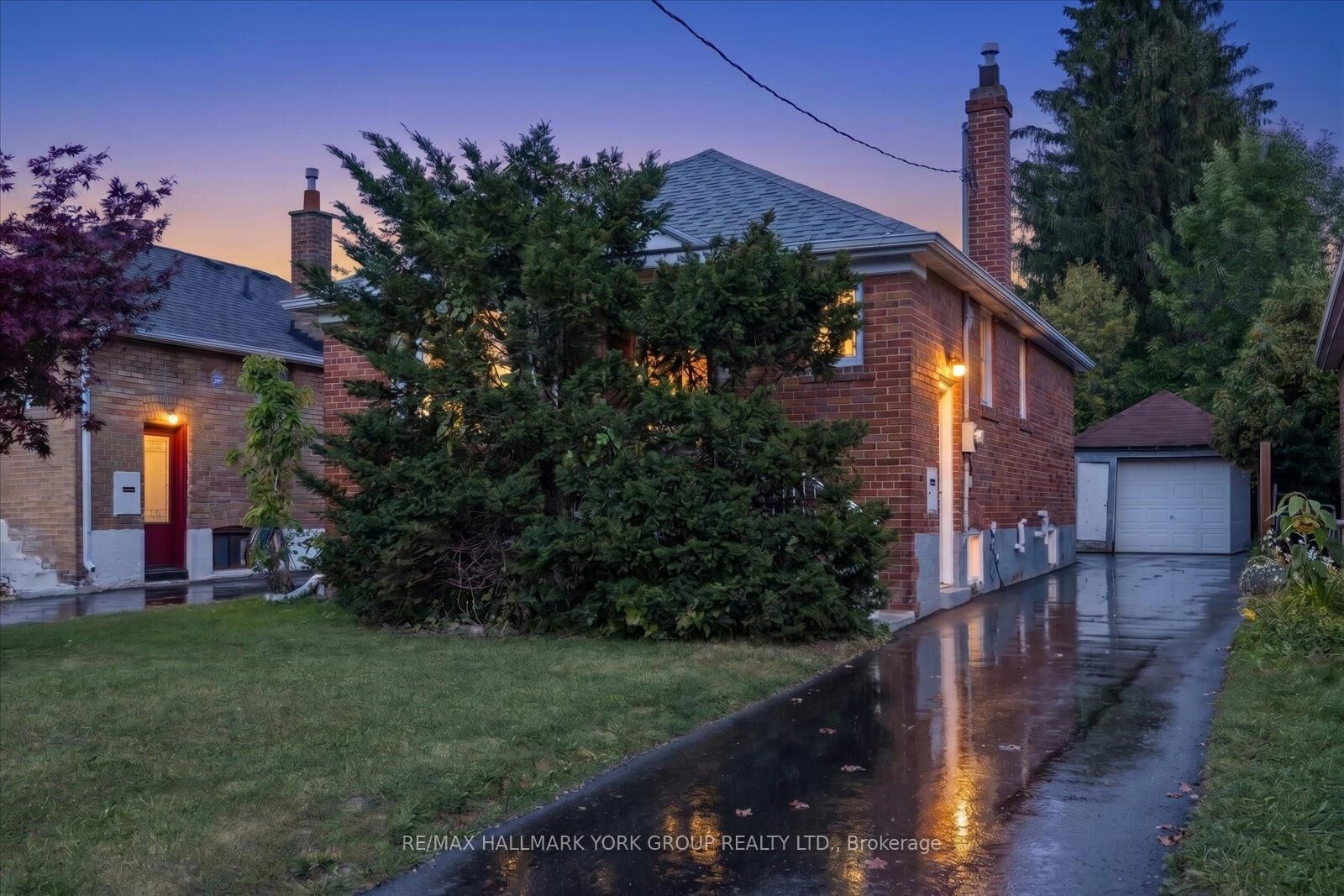 Property Photo:  45 Seventeenth Street  ON M8V 3K2 