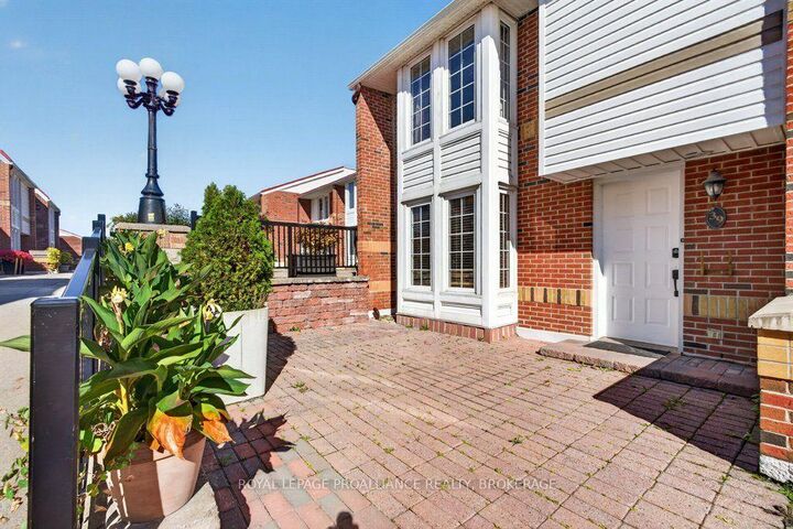 Property Photo:  1 Place D'Armes N/A 39  ON K7K 6S1 