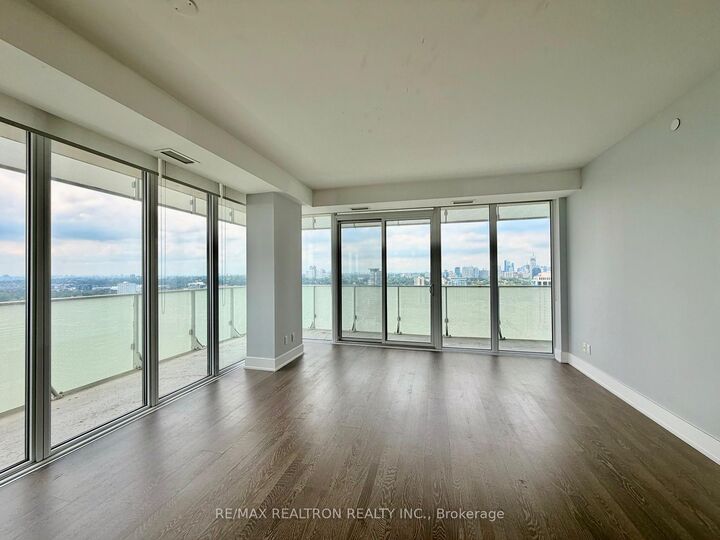 Property Photo:  200 Bloor Street W 2806  ON M5S 1T8 