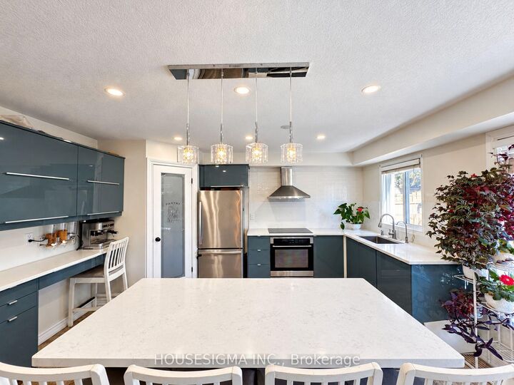 Property Photo:  308 Fern Street  ON L9W 5C1 