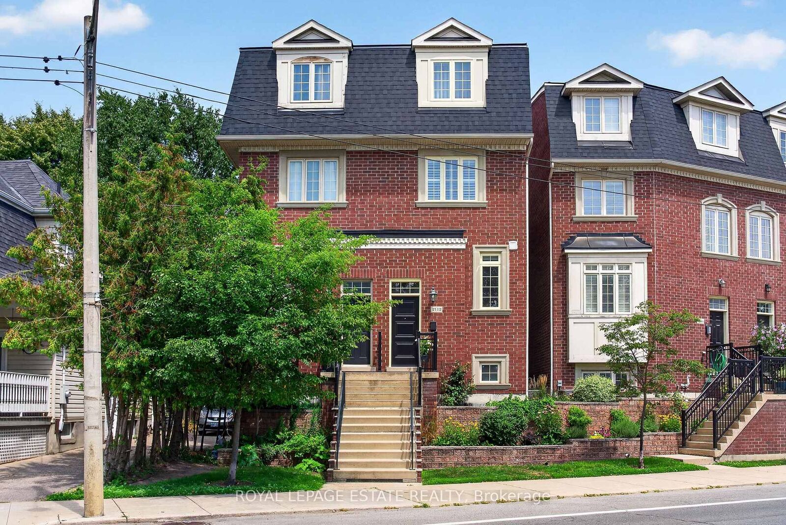 Property Photo:  2112 Dundas Street E  ON M4L 1N1 