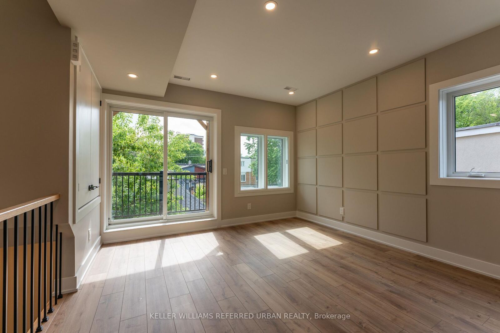 Property Photo:  352 Jones Avenue 3  ON M4J 3G3 