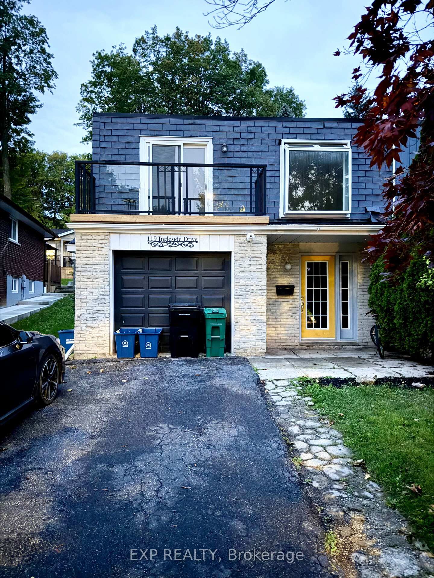 Property Photo:  119 Ingleside Drive Upper  ON N2M 2G9 