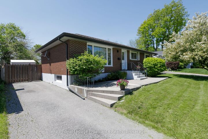Property Photo:  112 Prospect Hill  ON K8V 2V3 