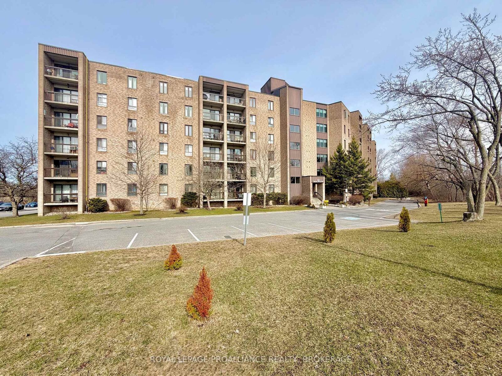 Photo de la propriété: 358 Queen Mary Road 609 ON K7M 7E8