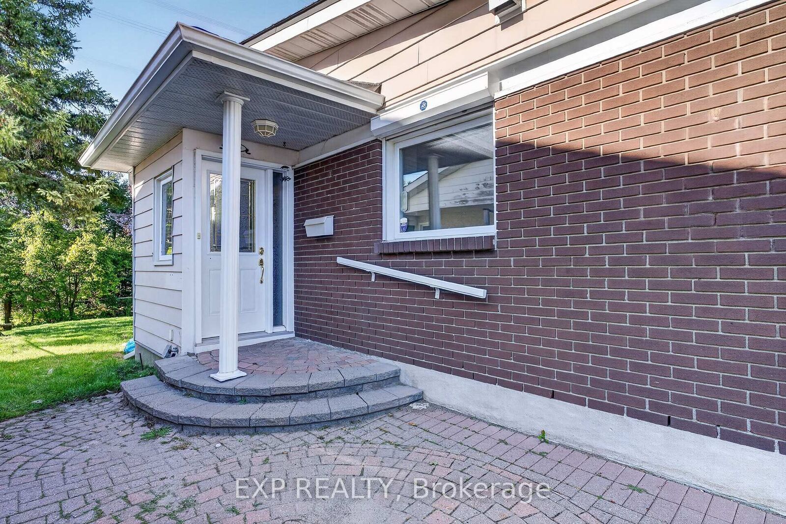 Property Photo:  109 Woodfield Drive N  ON K2G 0A1 