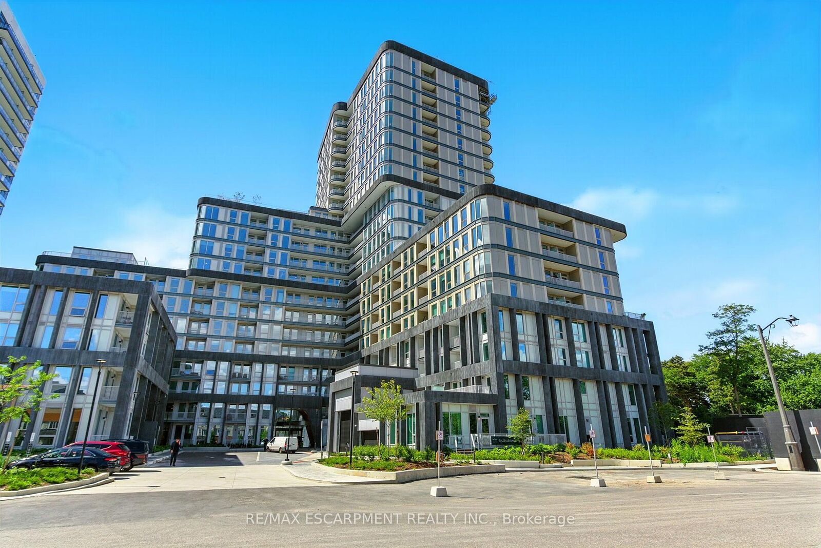 Property Photo:  3240 William Coltson Avenue 820  ON L6H 8C8 