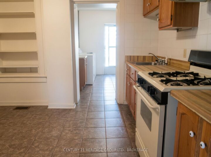 Property Photo:  154 Stephen Street  ON K7K 2C7 