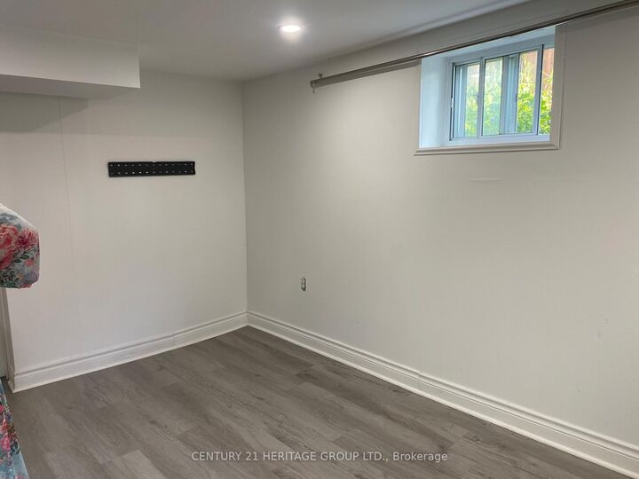 Property Photo:  28 Shirley Crescent  ON M1M 1L1 