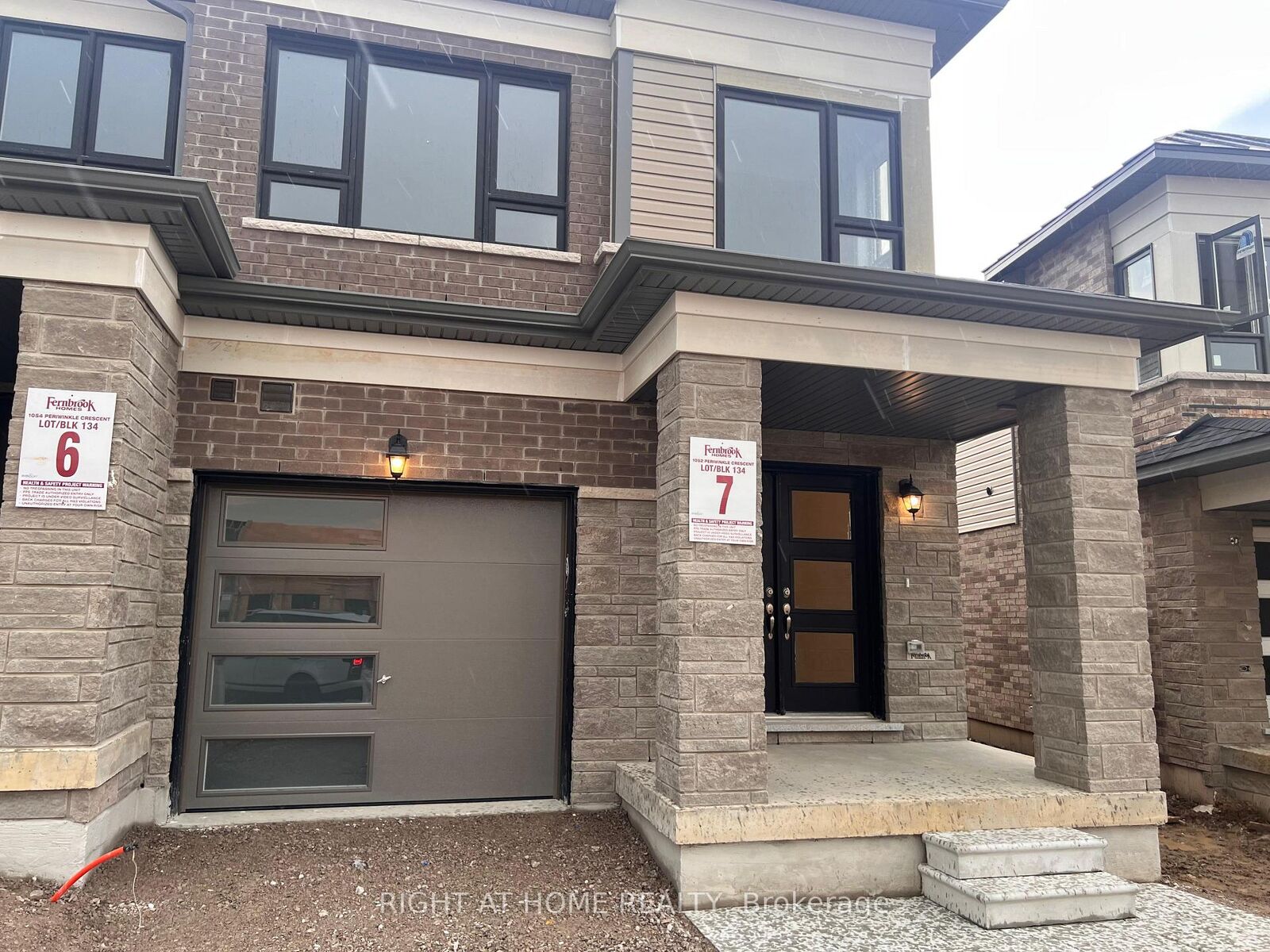 Property Photo:  1052 Periwinkle Crescent  ON N4S 7W2 