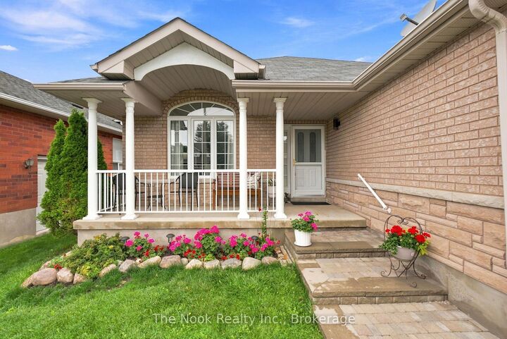 Property Photo:  638 Longworth Avenue  ON L1C 5B8 