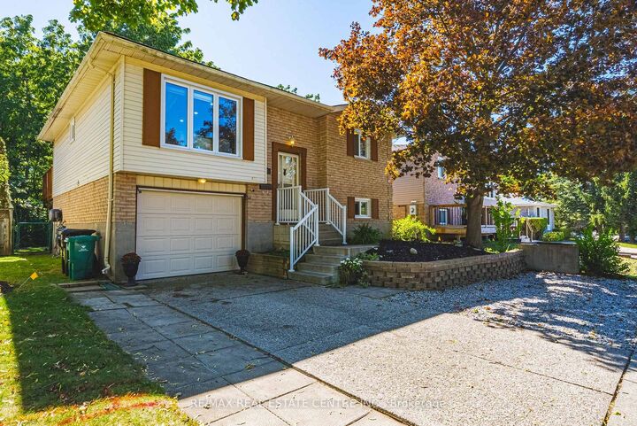 Property Photo:  414 Woods Lane  ON N3H 5J4 