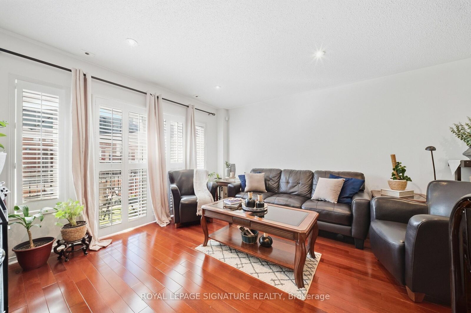 Property Photo:  83 Mondeo Drive 552  ON M1P 5B6 