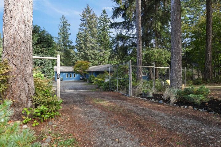 Property Photo:  606 Colby Rd  BC V9M 4H8 