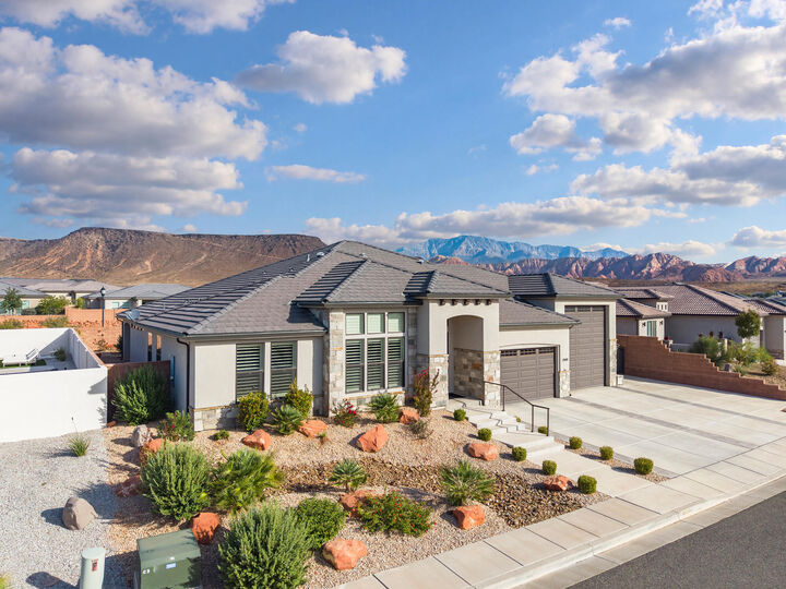Property Photo: 1949 N Mountain View Dr UT 84780