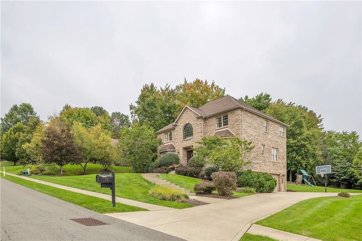 Property Photo:  402 Honey Locust Dr  PA 16066 
